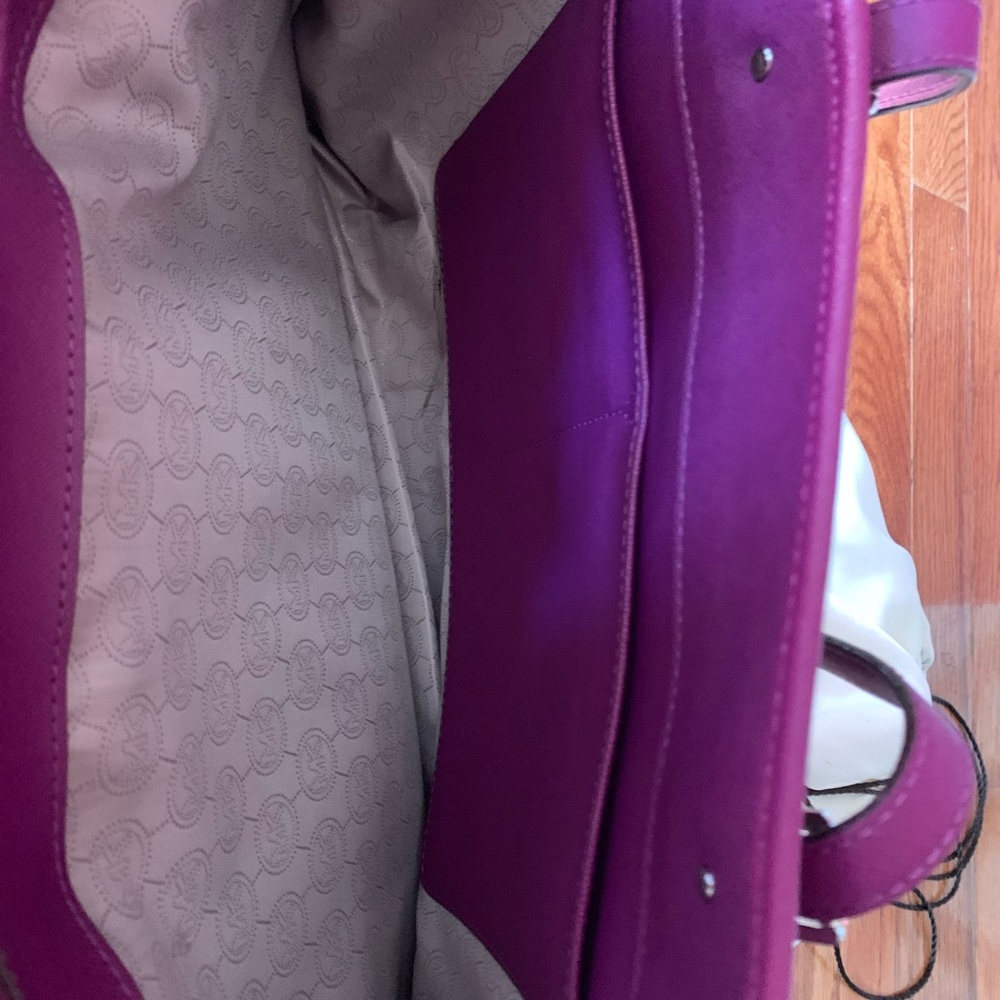 🚨Sold🚨Michael Kors Jet Set Large tote. EUC! - Picture 14 of 16
